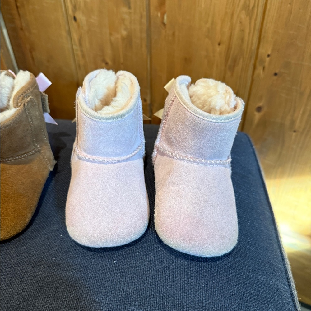 UGG Infant Pale Pink Suede Bow Booties - Picture 2 of 3